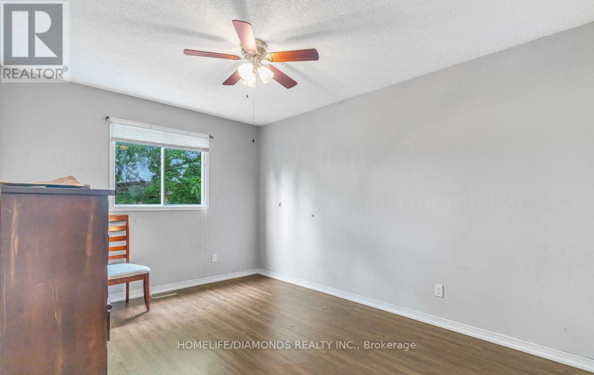 37 Briarsdale Crescent, Welland, Ontario  L3C 6S8 - Photo 6 - X12413191