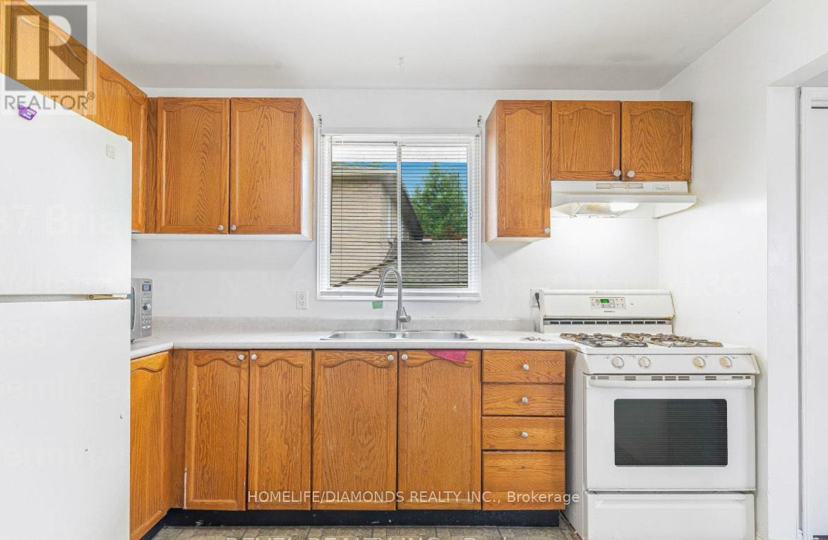 37 Briarsdale Crescent, Welland, Ontario  L3C 6S8 - Photo 7 - X12413191