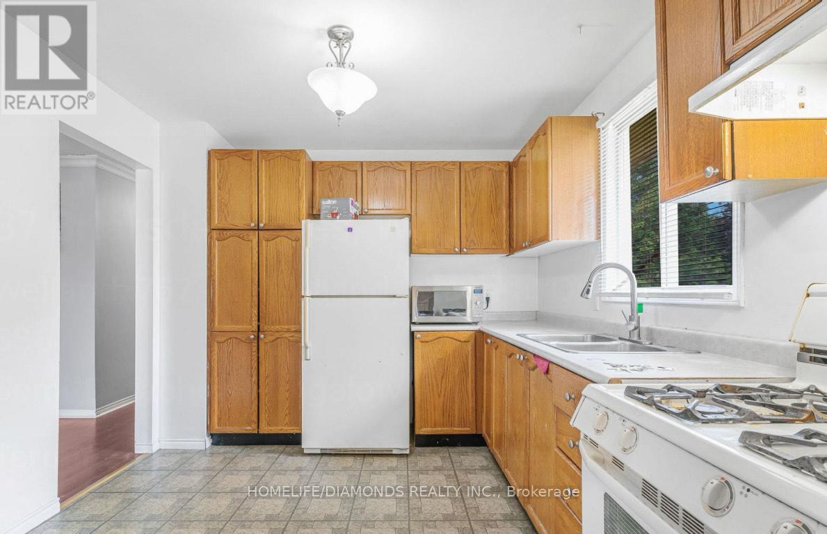 37 Briarsdale Crescent, Welland, Ontario  L3C 6S8 - Photo 8 - X12413191