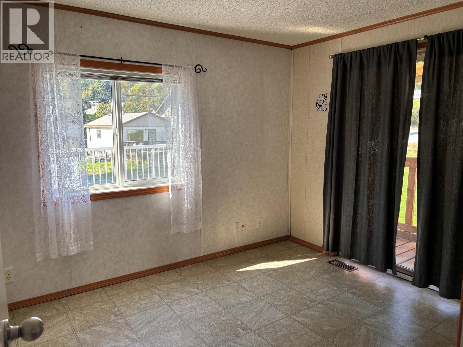 10 Nelson Avenue Unit# 4, Fruitvale, British Columbia  V0G 1L0 - Photo 8 - 10362853