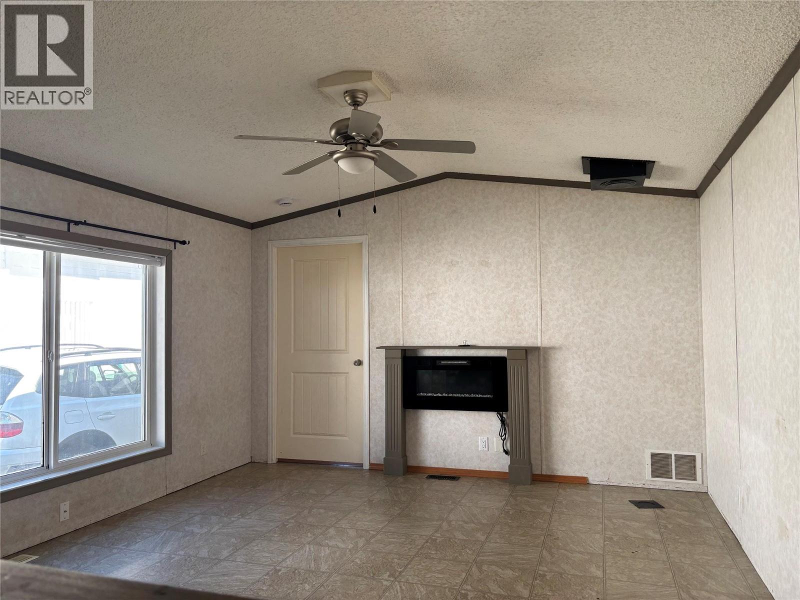 10 Nelson Avenue Unit# 4, Fruitvale, British Columbia  V0G 1L0 - Photo 2 - 10362853