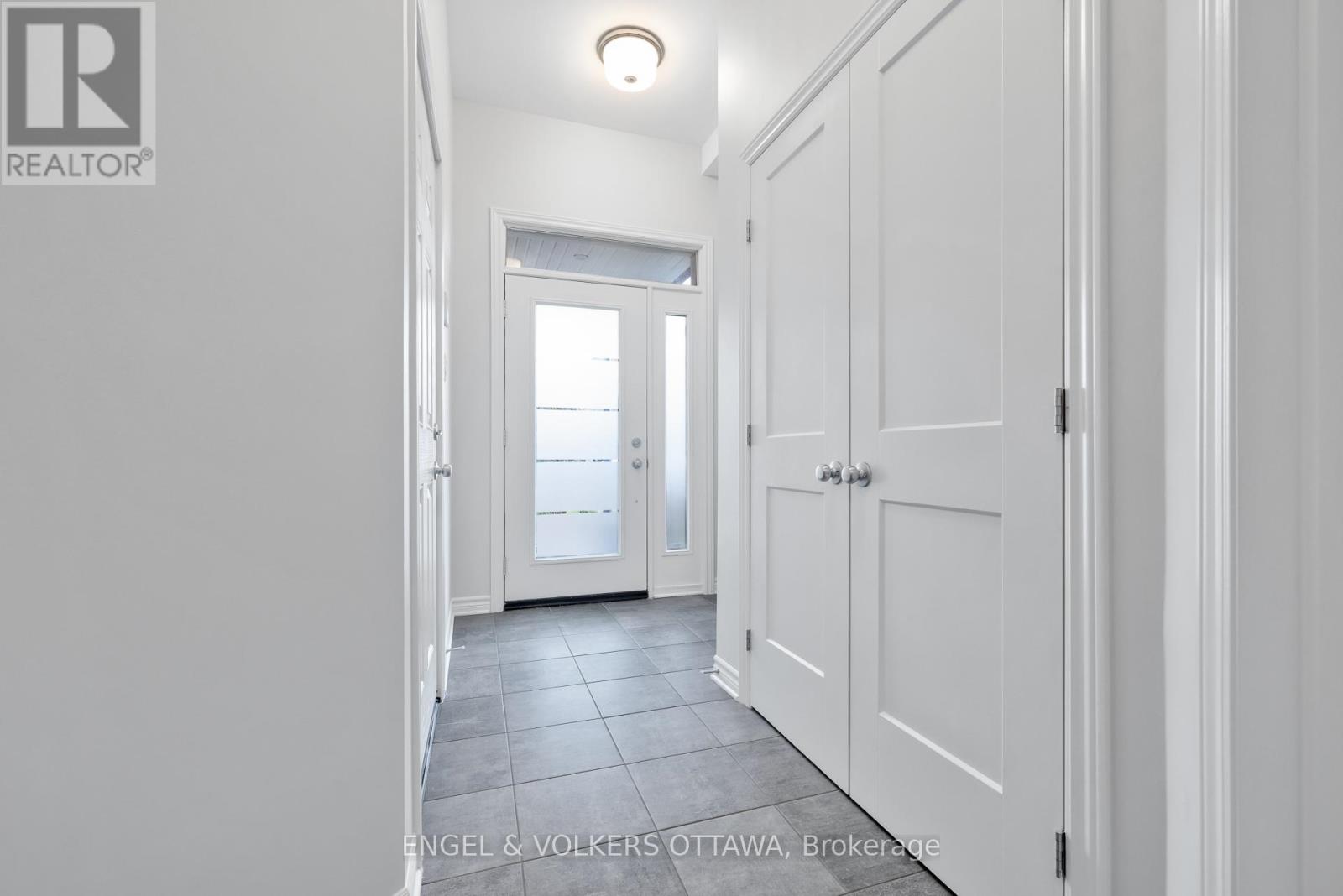 610 Egret Way, Ottawa, Ontario  K2J 6K9 - Photo 3 - X12424341