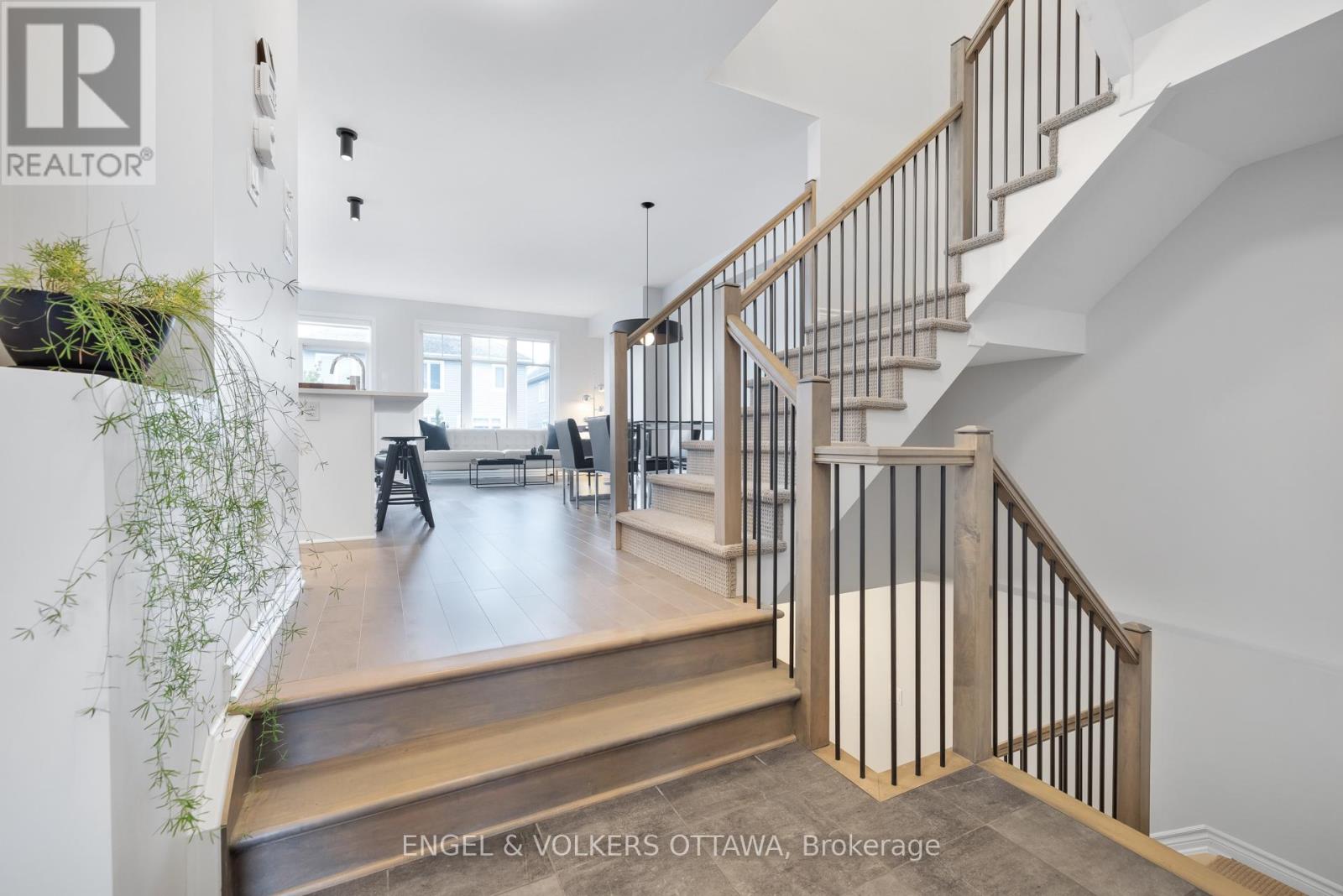610 Egret Way, Ottawa, Ontario  K2J 6K9 - Photo 4 - X12424341