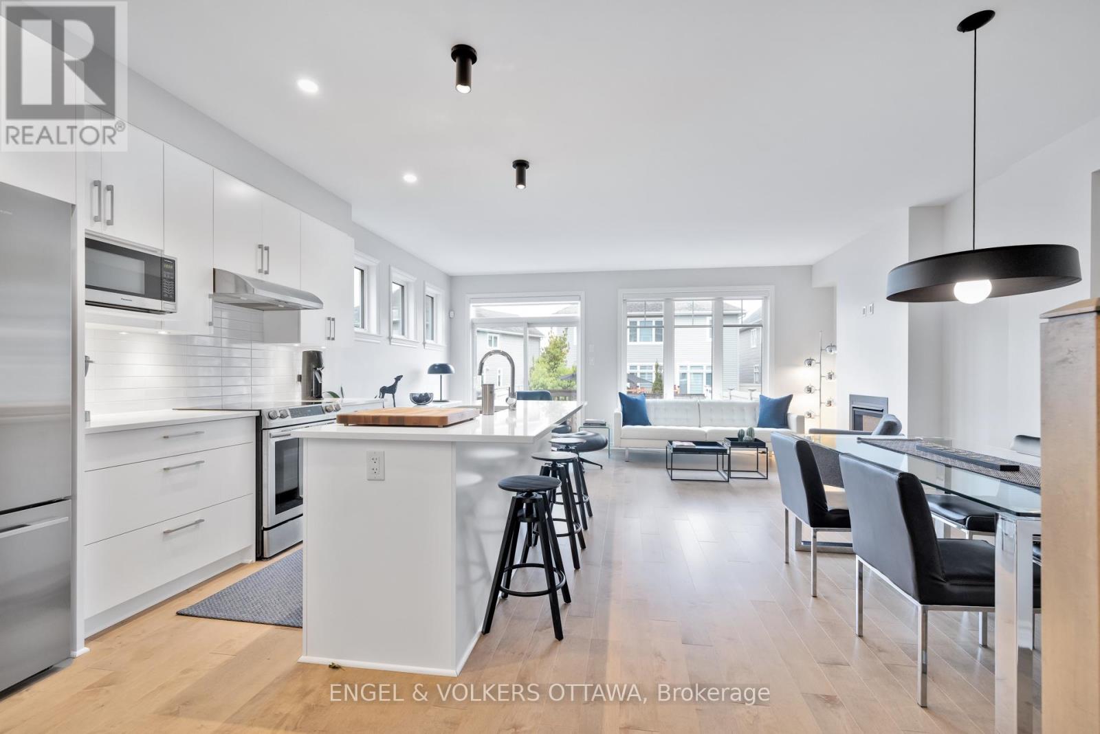 610 Egret Way, Ottawa, Ontario  K2J 6K9 - Photo 5 - X12424341
