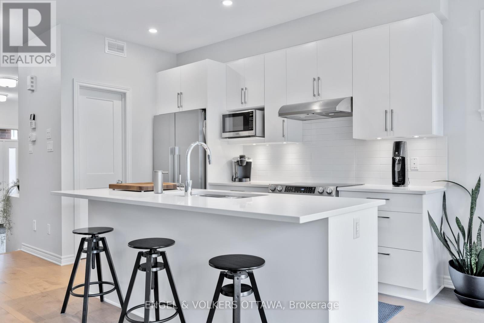 610 Egret Way, Ottawa, Ontario  K2J 6K9 - Photo 7 - X12424341