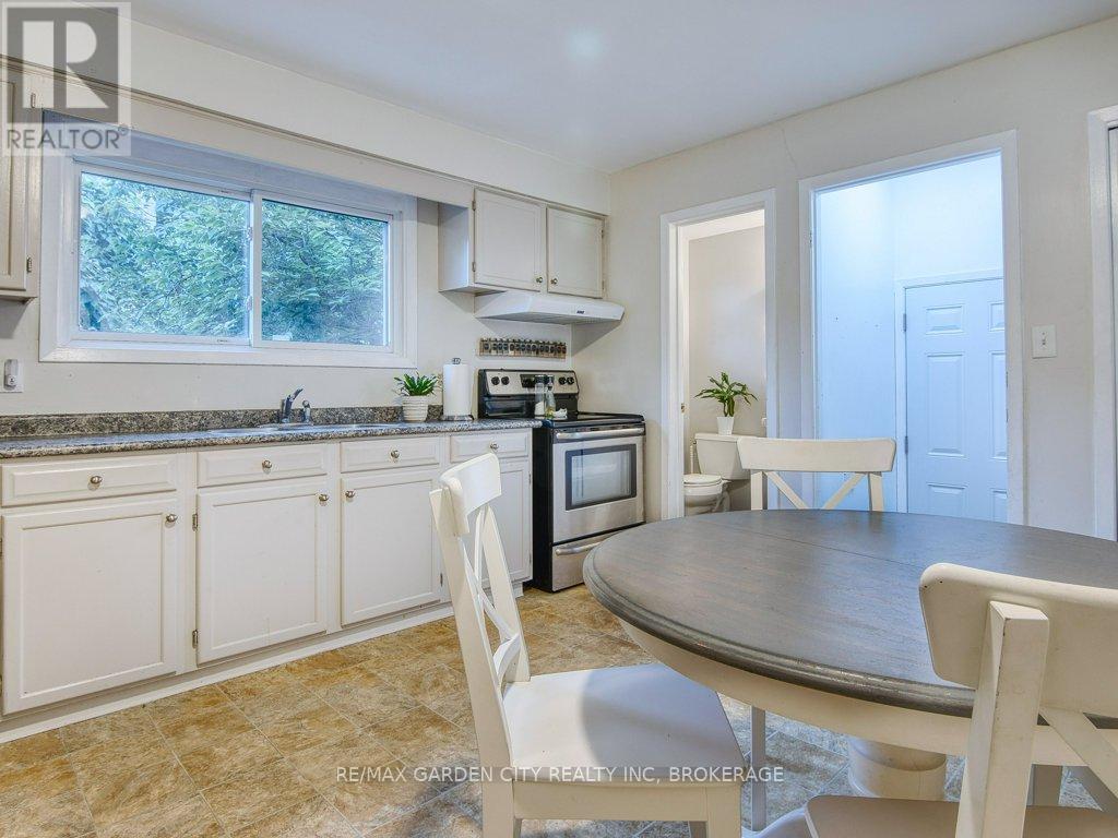 18 Prince Paul Crescent, St. Catharines, Ontario  L2N 3A9 - Photo 10 - X12424342