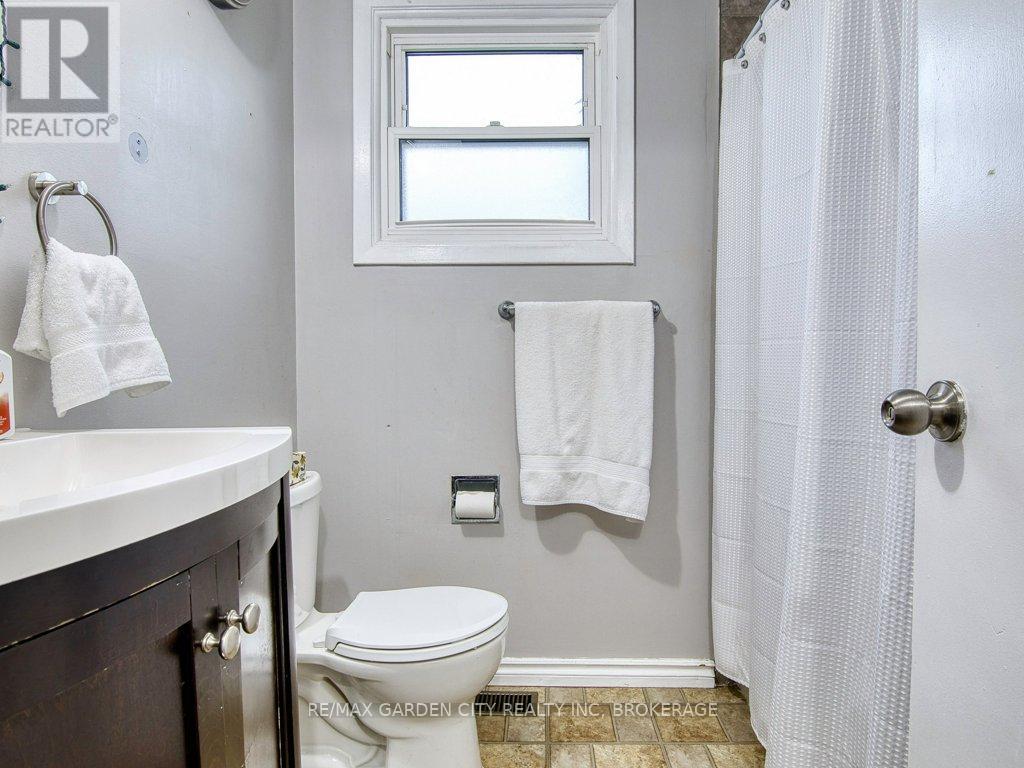 18 Prince Paul Crescent, St. Catharines, Ontario  L2N 3A9 - Photo 16 - X12424342