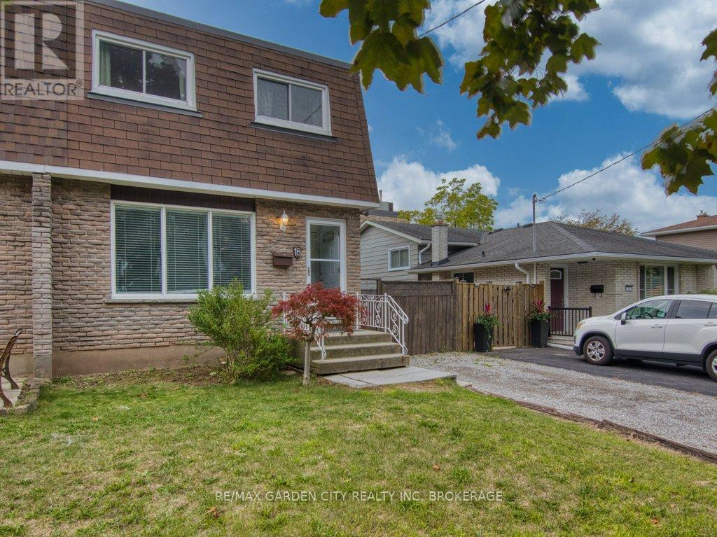 18 Prince Paul Crescent, St. Catharines, Ontario  L2N 3A9 - Photo 3 - X12424342