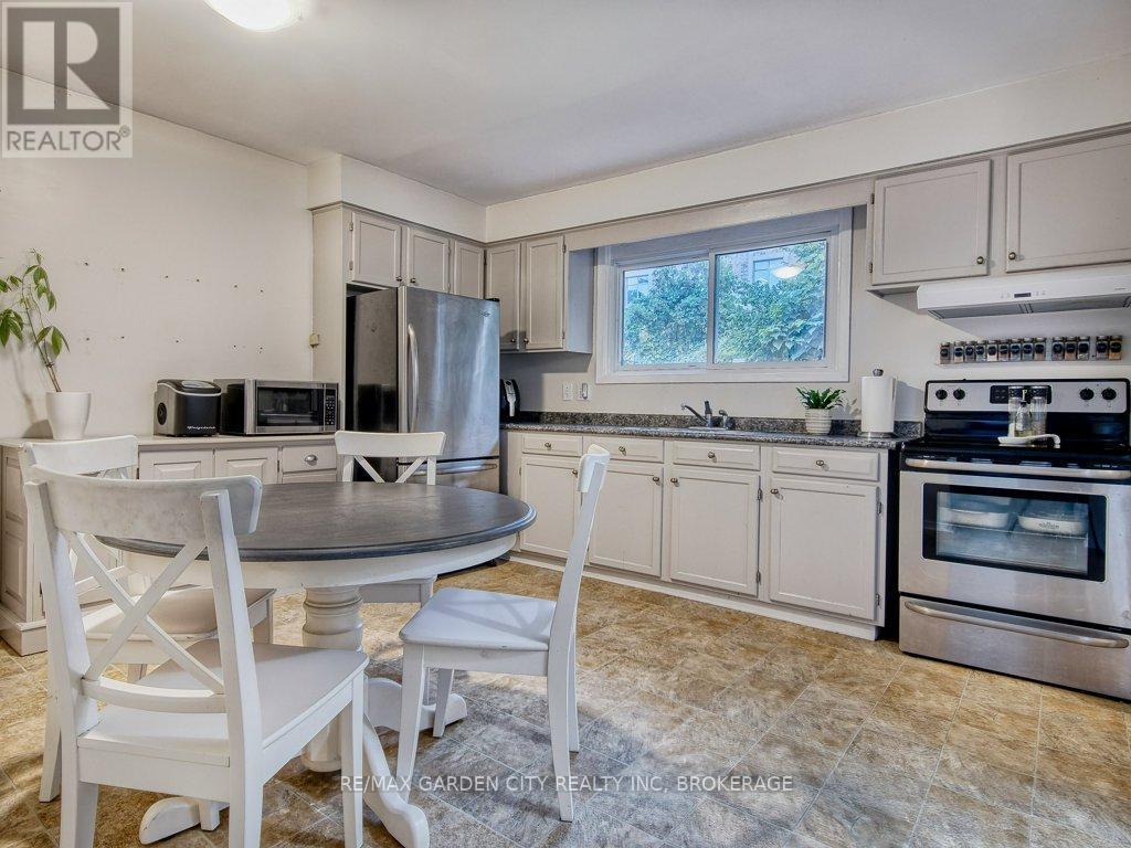 18 Prince Paul Crescent, St. Catharines, Ontario  L2N 3A9 - Photo 8 - X12424342