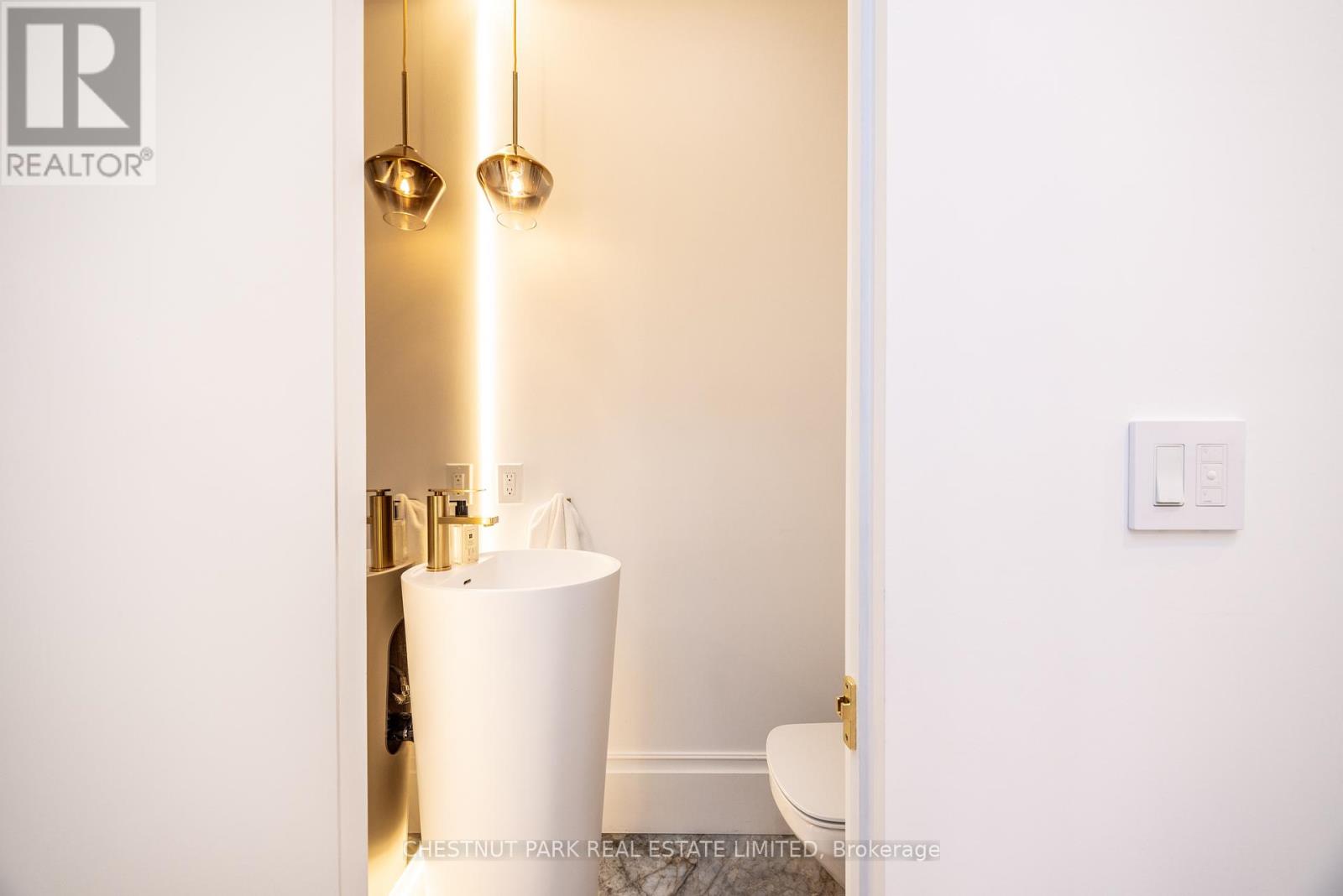 414 Bedford Park Avenue, Toronto, Ontario  M5M 1K1 - Photo 4 - C12424153