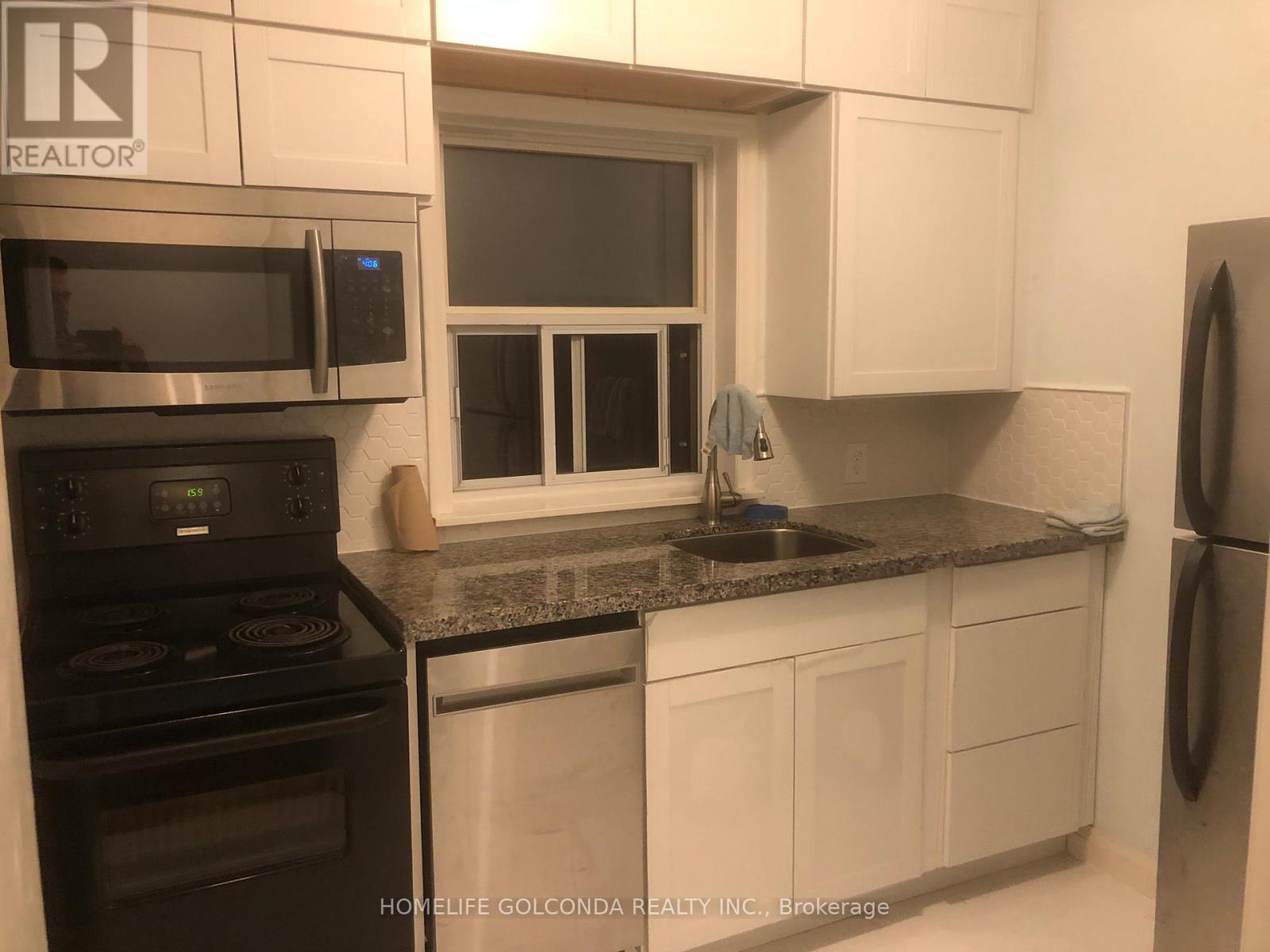 2nd F,f - 896 Mount Pleasant Road, Toronto, Ontario  M4P 2L6 - Photo 3 - C12424168