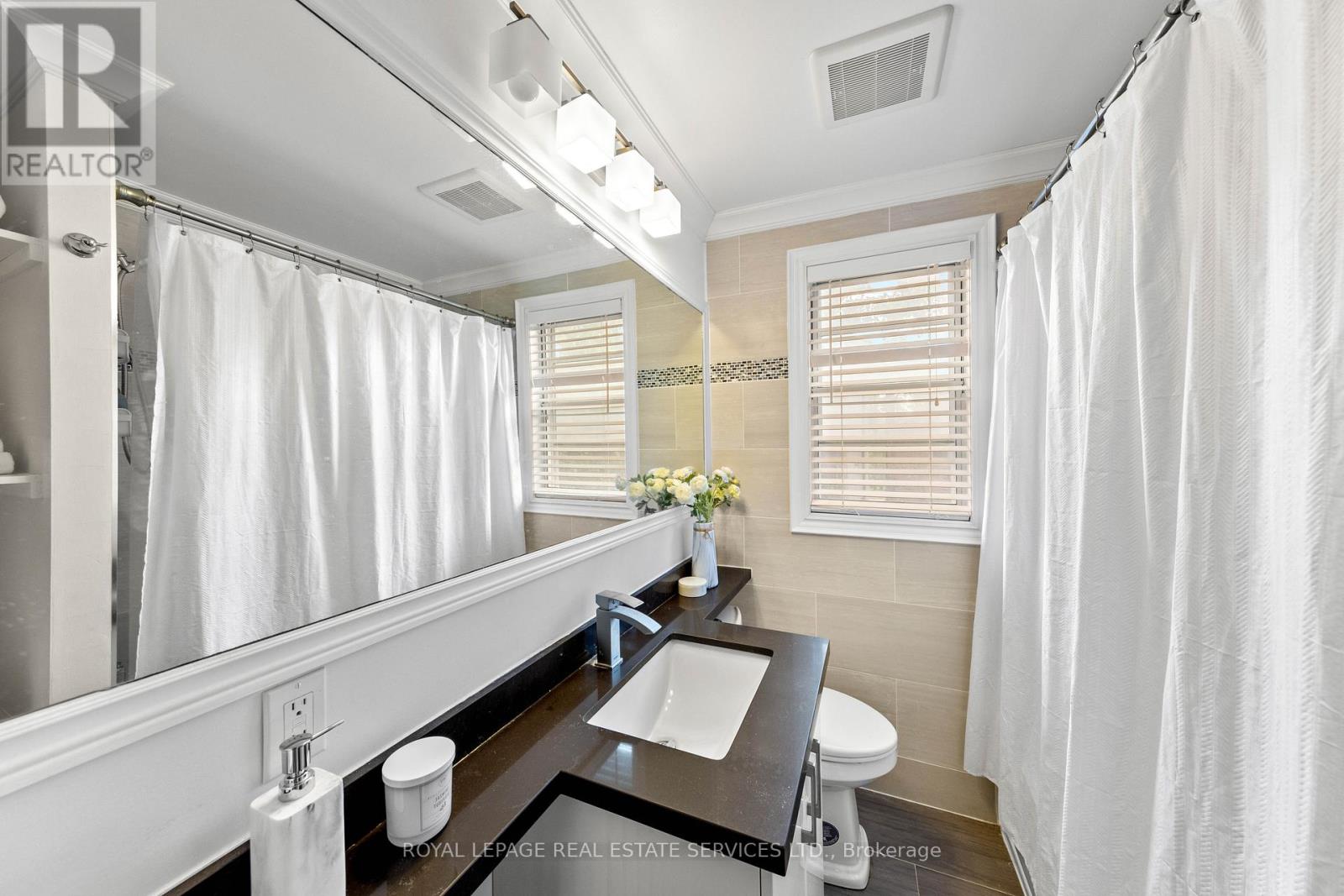 1565 Mount Pleasant Road, Toronto, Ontario  M4N 2V4 - Photo 25 - C12424241