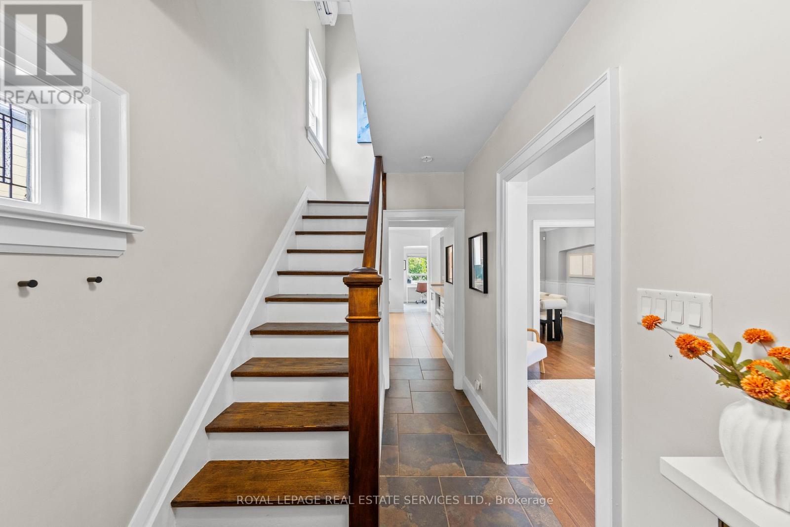 1565 Mount Pleasant Road, Toronto, Ontario  M4N 2V4 - Photo 5 - C12424241