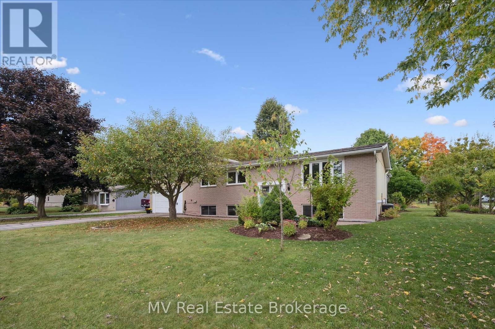 120 CANROBERT STREET, Centre Wellington, Ontario