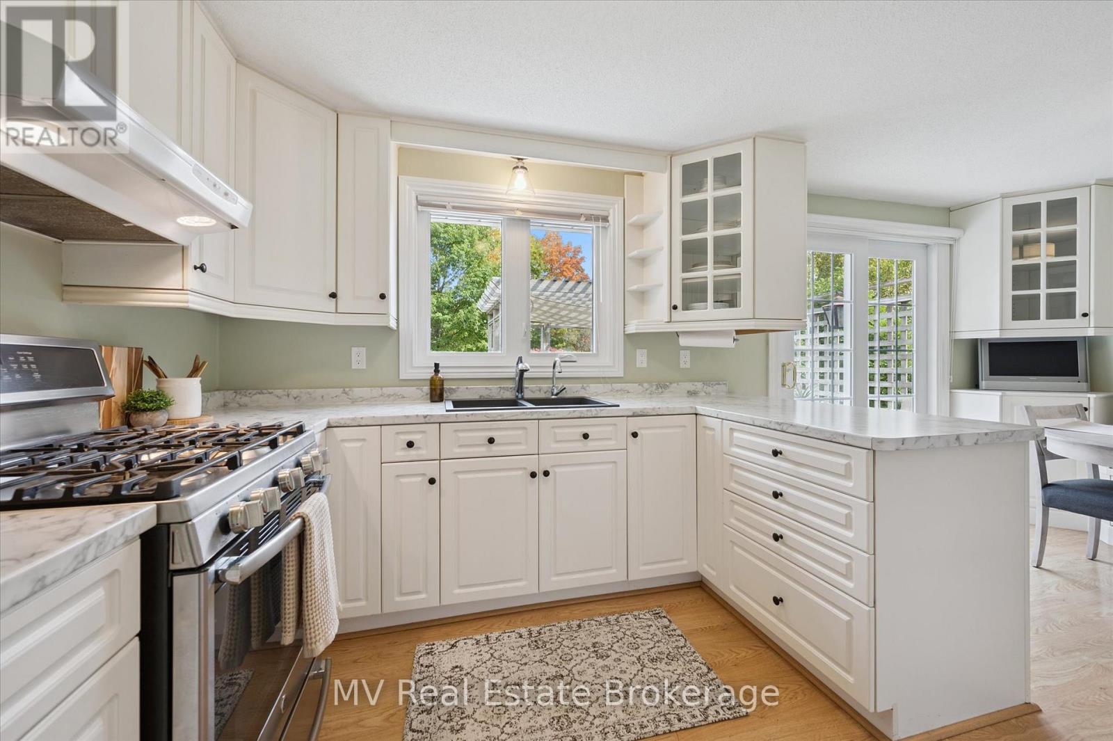 120 Canrobert Street, Centre Wellington (Fergus), Ontario  N1M 3C1 - Photo 14 - X12424292