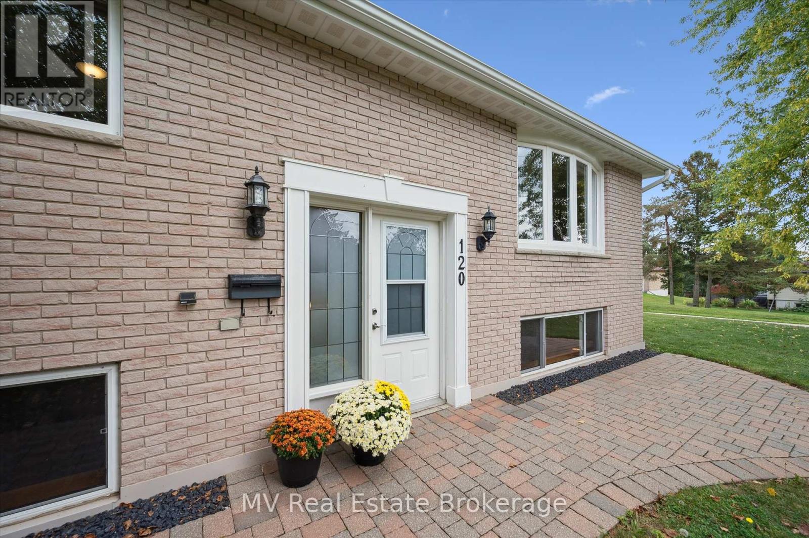 120 Canrobert Street, Centre Wellington (Fergus), Ontario  N1M 3C1 - Photo 4 - X12424292