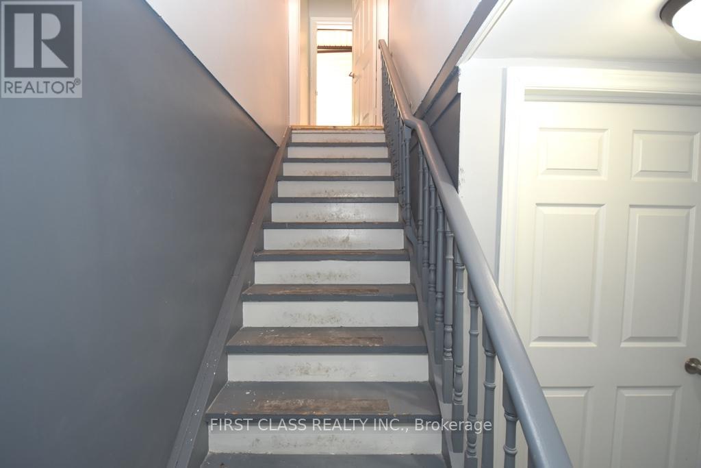 B2 - 1506 Simcoe Street N, Oshawa, Ontario  L1G 4X7 - Photo 2 - E12424187