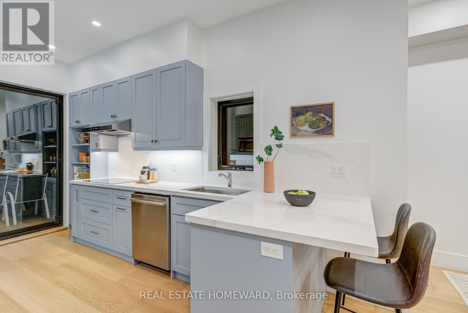 46 Boulton Avenue, Toronto, Ontario  M4M 2J5 - Photo 9 - E12424221
