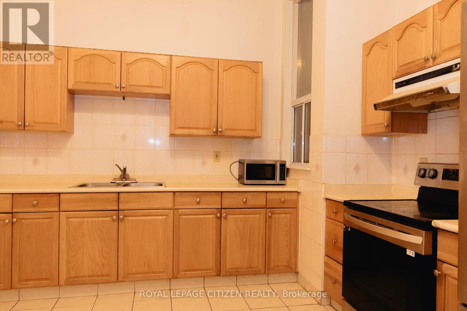 201 - 1864 Danforth Avenue, Toronto, Ontario  M4C 1J4 - Photo 1 - E12400328