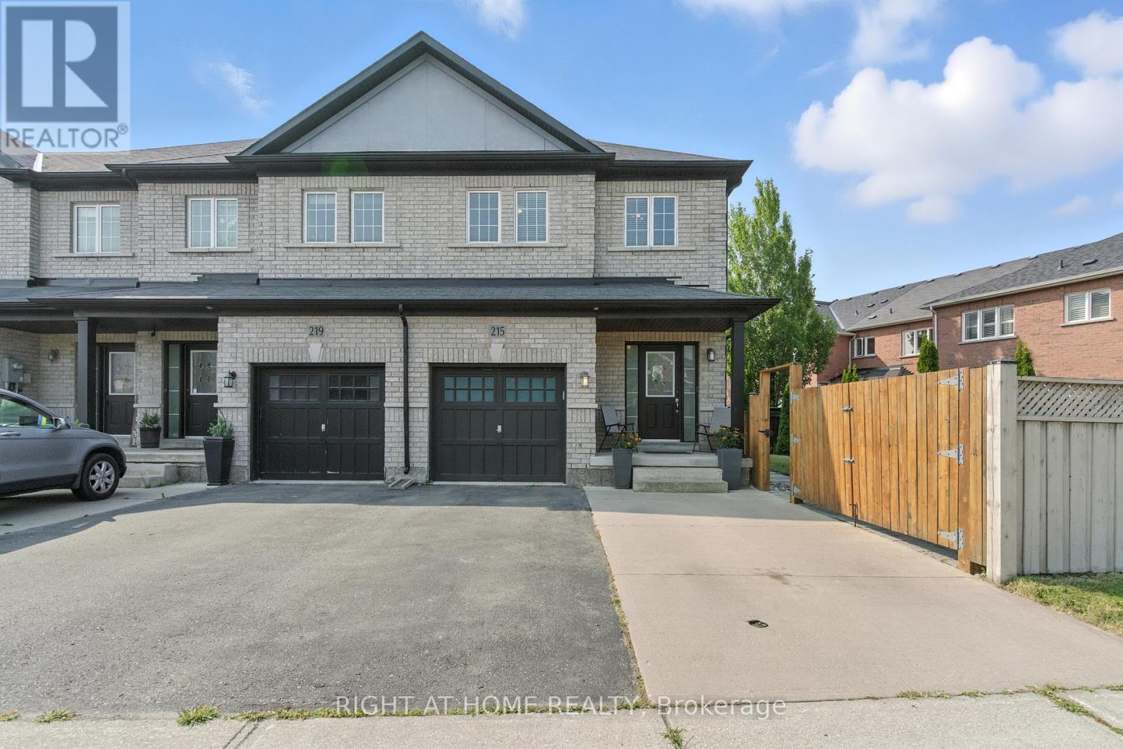 215 CANADA DRIVE, Vaughan, Ontario
