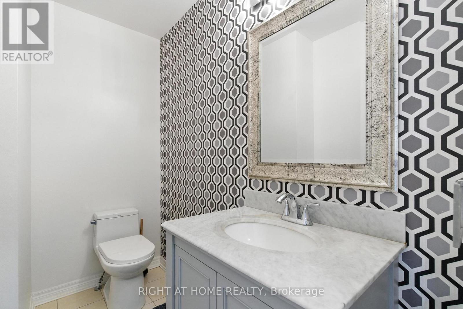 215 Canada Drive, Vaughan, Ontario  L4H 0K2 - Photo 14 - N12424159
