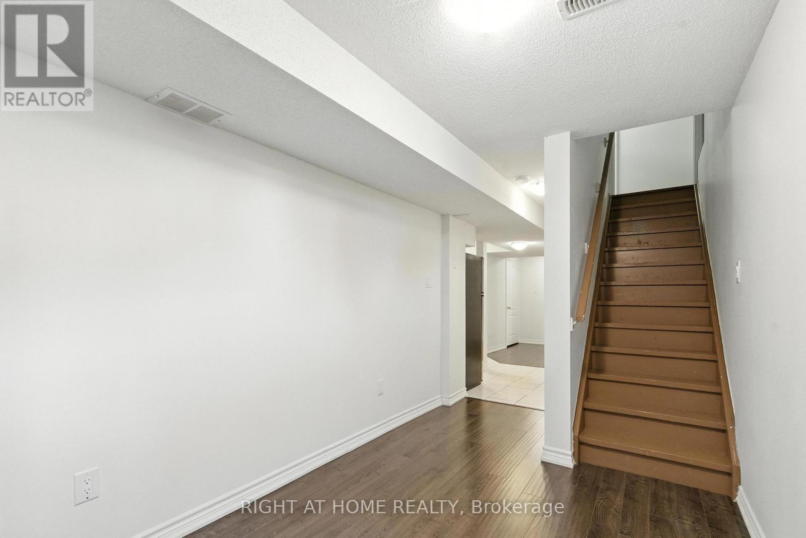 215 Canada Drive, Vaughan, Ontario  L4H 0K2 - Photo 24 - N12424159