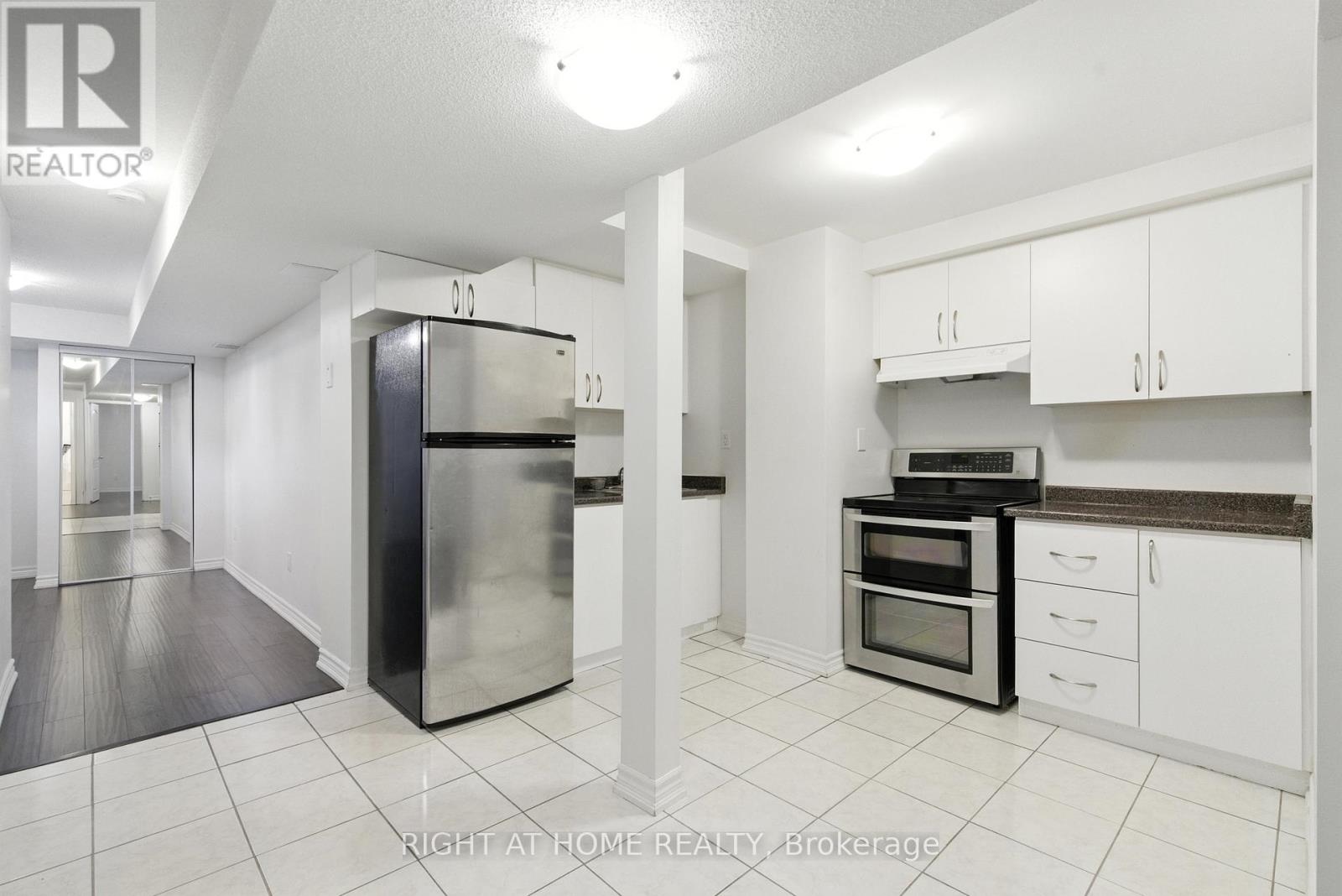 215 Canada Drive, Vaughan, Ontario  L4H 0K2 - Photo 26 - N12424159