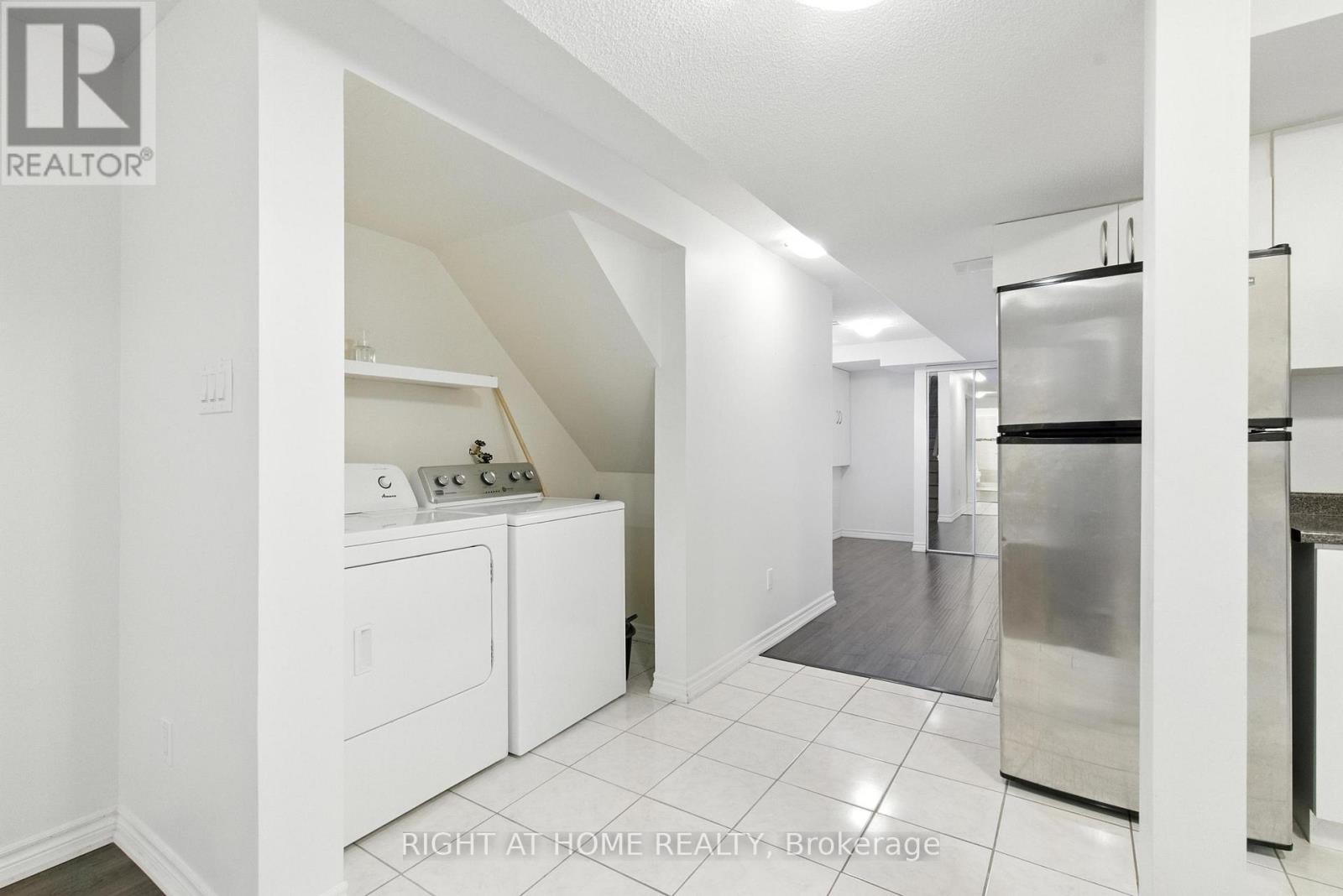215 Canada Drive, Vaughan, Ontario  L4H 0K2 - Photo 27 - N12424159