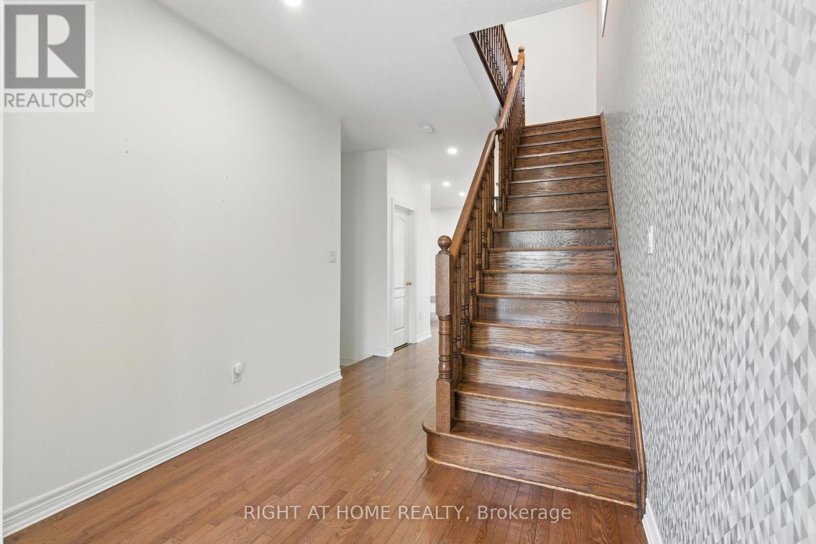 215 Canada Drive, Vaughan, Ontario  L4H 0K2 - Photo 5 - N12424159