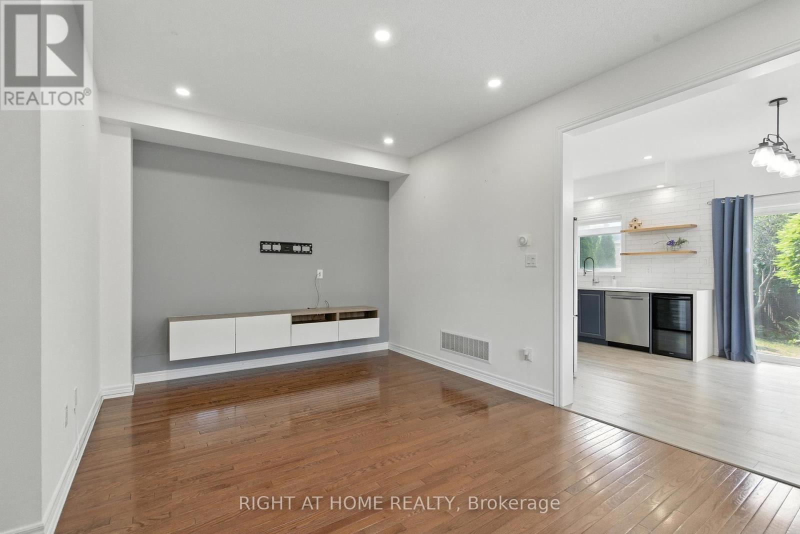 215 Canada Drive, Vaughan, Ontario  L4H 0K2 - Photo 7 - N12424159