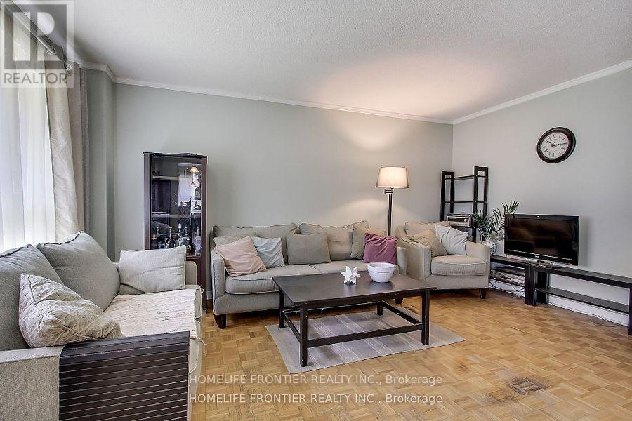 5 Penwick Crescent, Richmond Hill (North Richvale), Ontario  L4C 5B3 - Photo 3 - N12424234