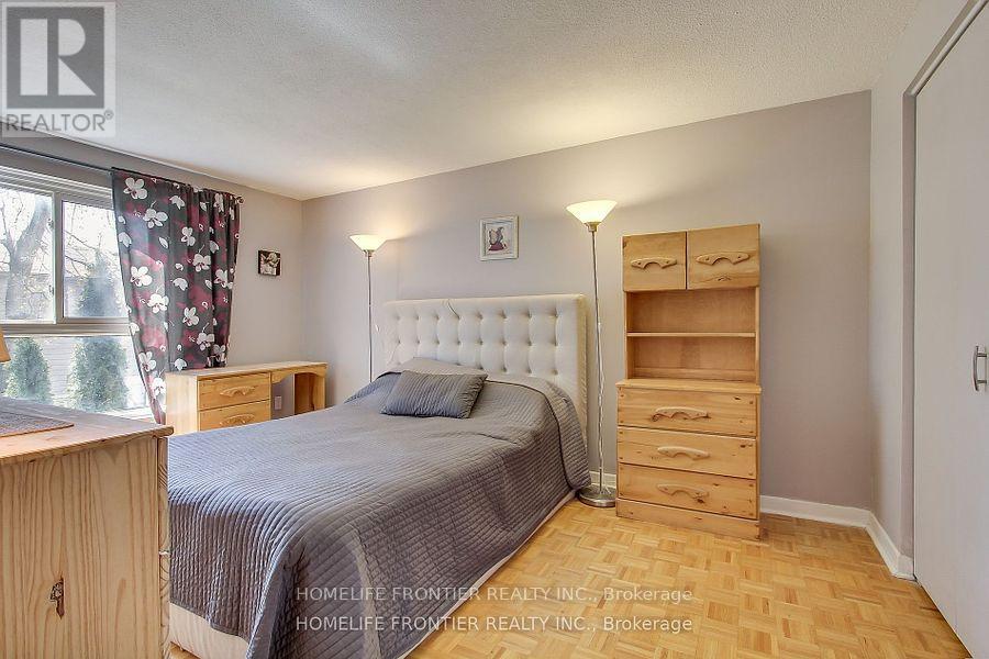 5 Penwick Crescent, Richmond Hill (North Richvale), Ontario  L4C 5B3 - Photo 6 - N12424234