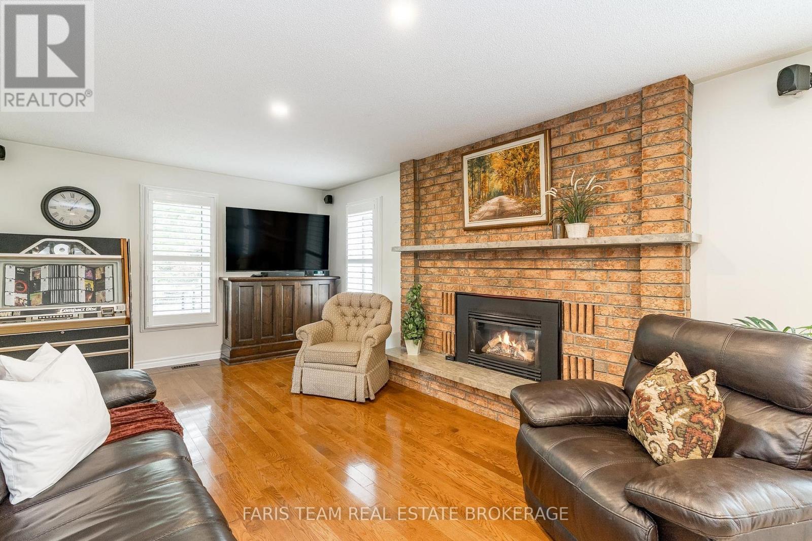 33 Willow Landing Road, Springwater (Midhurst), Ontario  L9X 0R2 - Photo 14 - S12424188