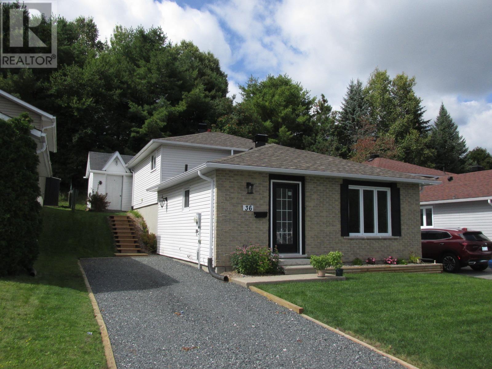 36 Hergott Ave, Elliot Lake, Ontario  P5A 3A8 - Photo 1 - SM252622