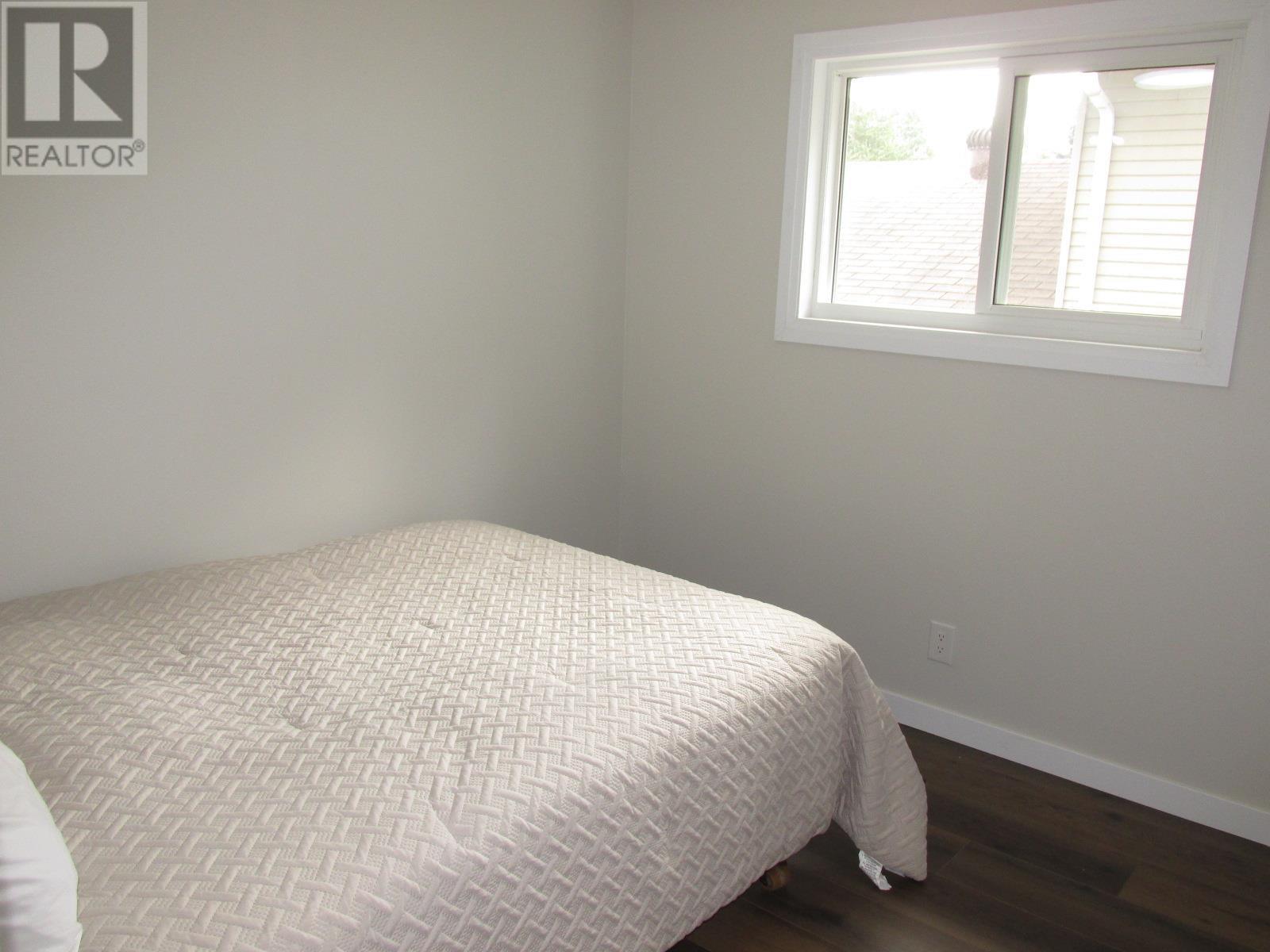 36 Hergott Ave, Elliot Lake, Ontario  P5A 3A8 - Photo 9 - SM252622