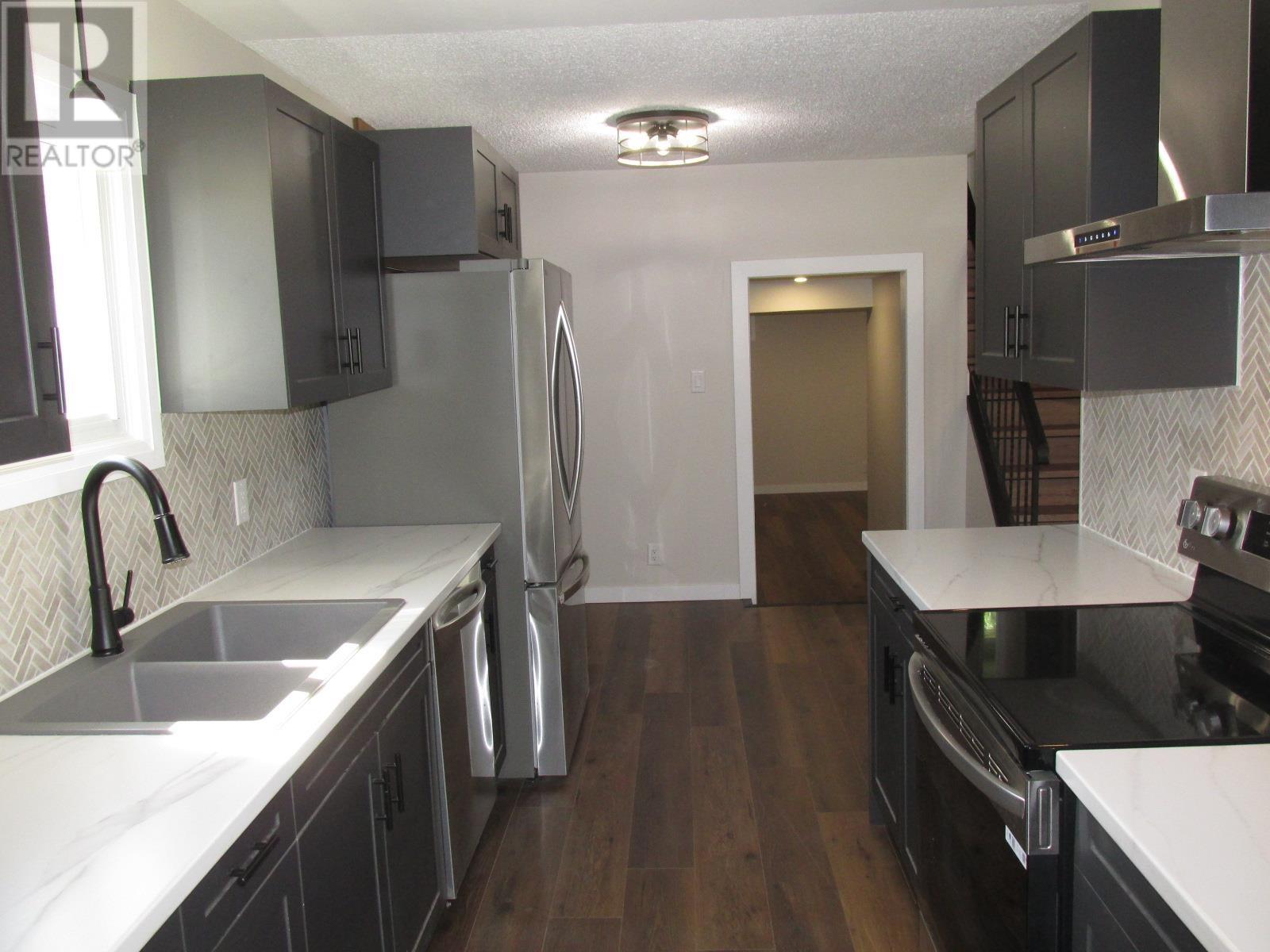 36 Hergott Ave, Elliot Lake, Ontario  P5A 3A8 - Photo 4 - SM252622