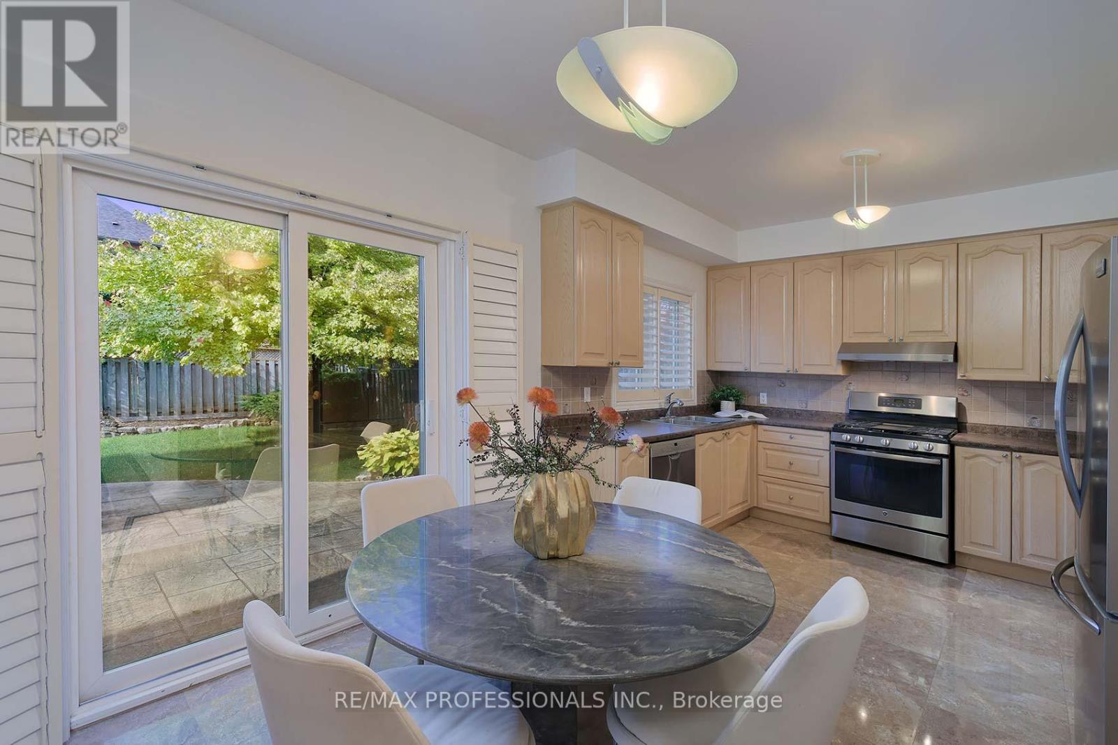 5119 Forestwalk Circle, Mississauga, Ontario  L4Z 4A2 - Photo 11 - W12424191