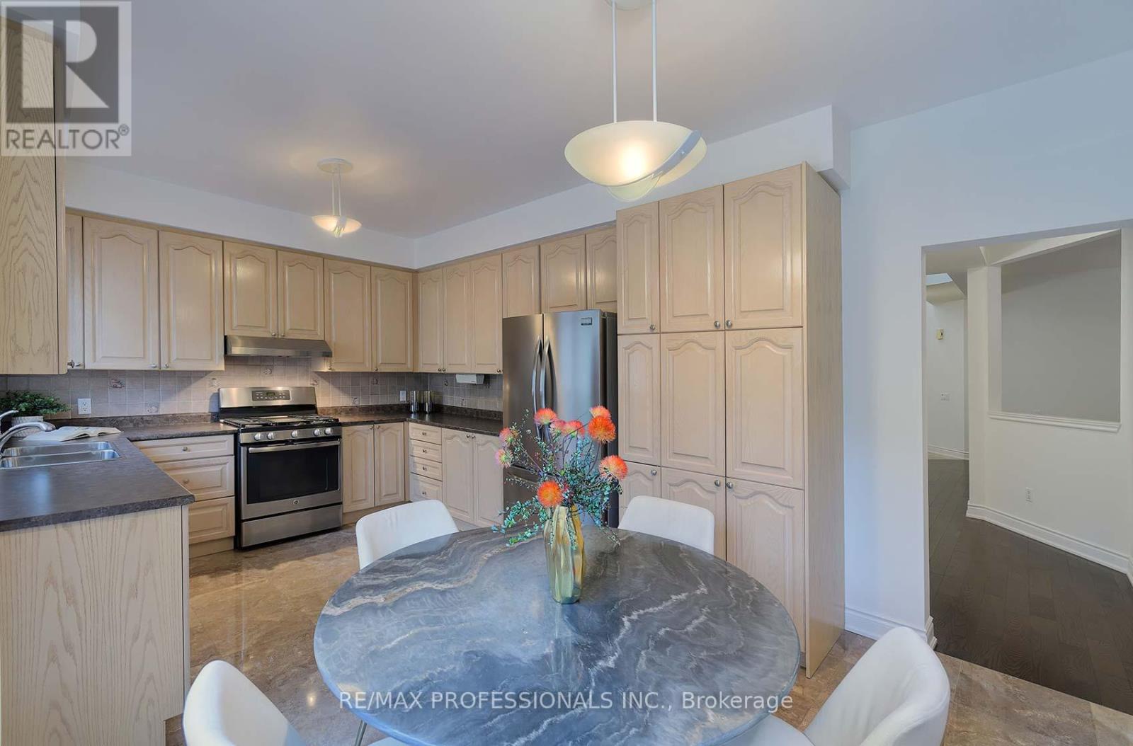 5119 Forestwalk Circle, Mississauga, Ontario  L4Z 4A2 - Photo 14 - W12424191