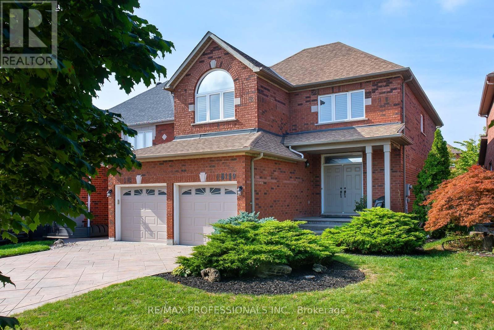 5119 Forestwalk Circle, Mississauga, Ontario  L4Z 4A2 - Photo 2 - W12424191