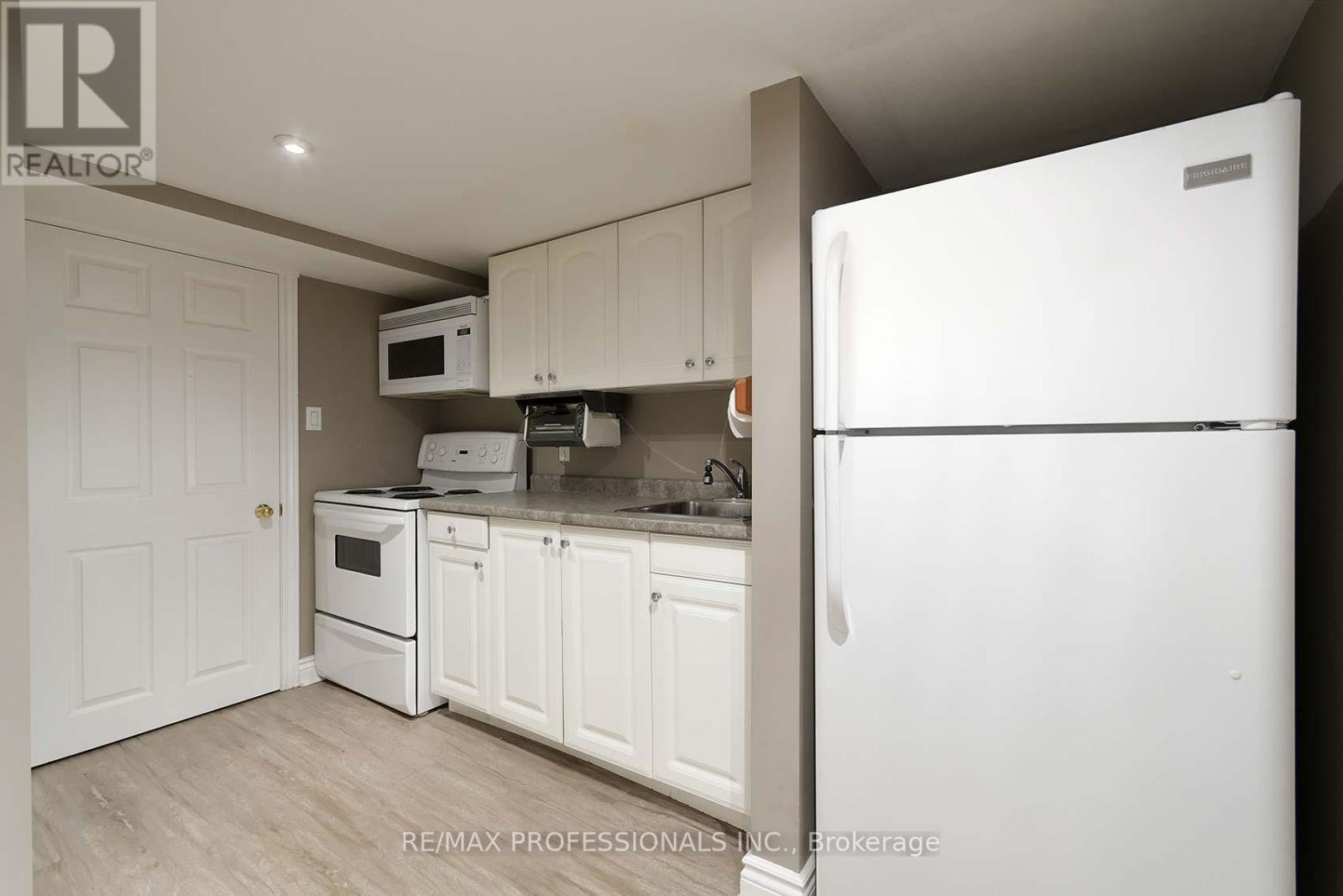 5119 Forestwalk Circle, Mississauga, Ontario  L4Z 4A2 - Photo 32 - W12424191