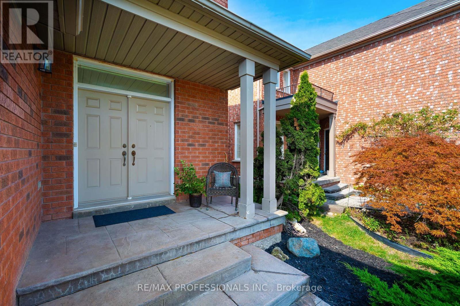 5119 Forestwalk Circle, Mississauga, Ontario  L4Z 4A2 - Photo 4 - W12424191