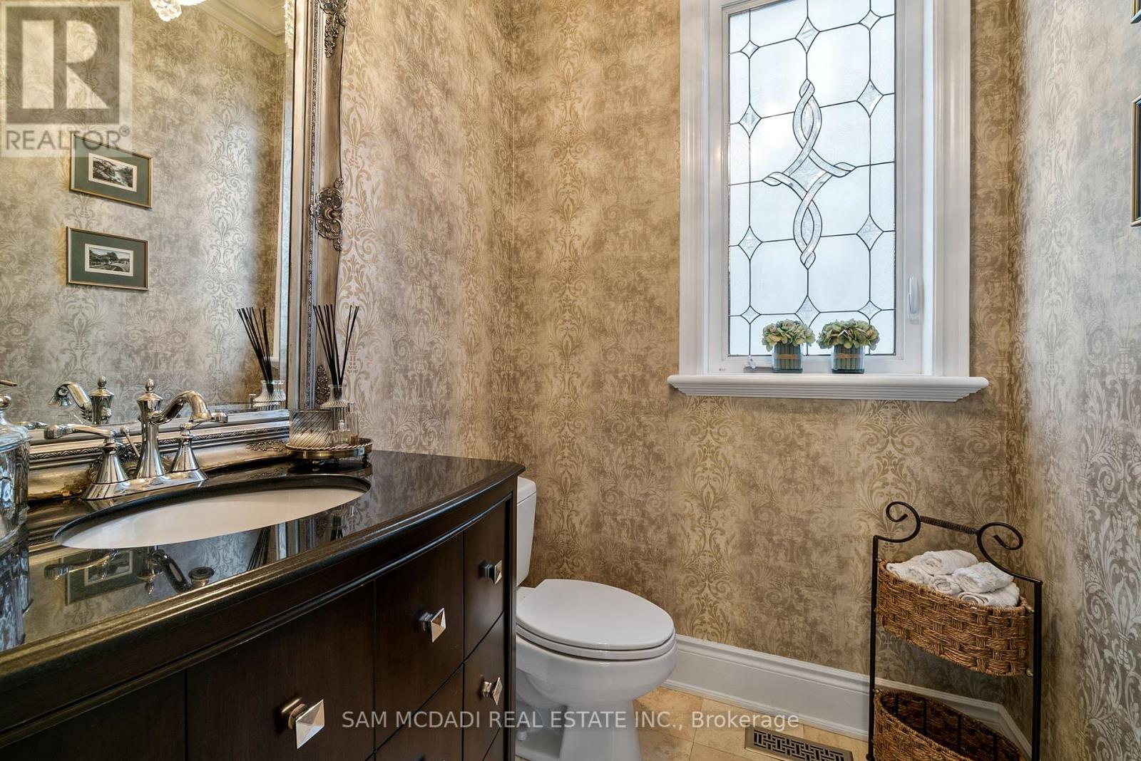 1220 Milna Drive, Oakville, Ontario  L6H 0A8 - Photo 4 - W12424229
