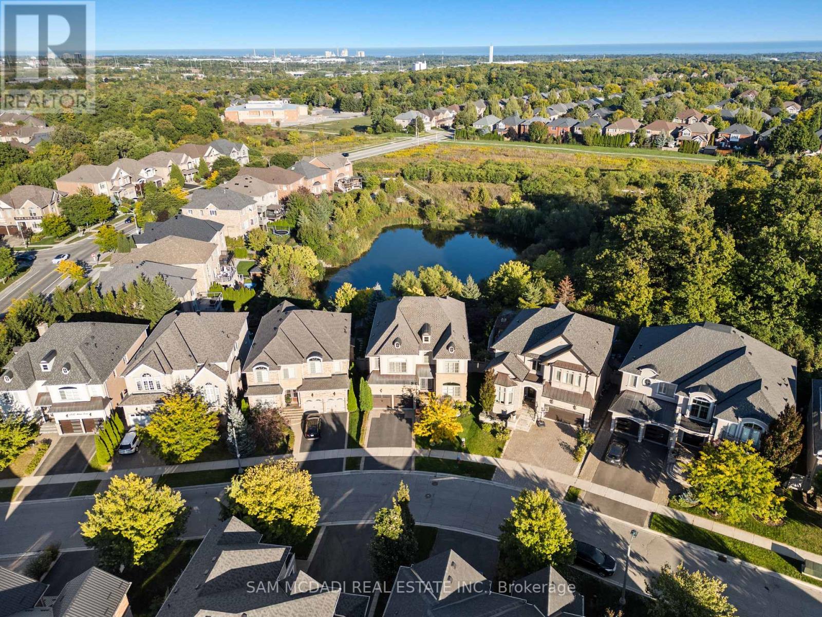 1220 Milna Drive, Oakville, Ontario  L6H 0A8 - Photo 50 - W12424229