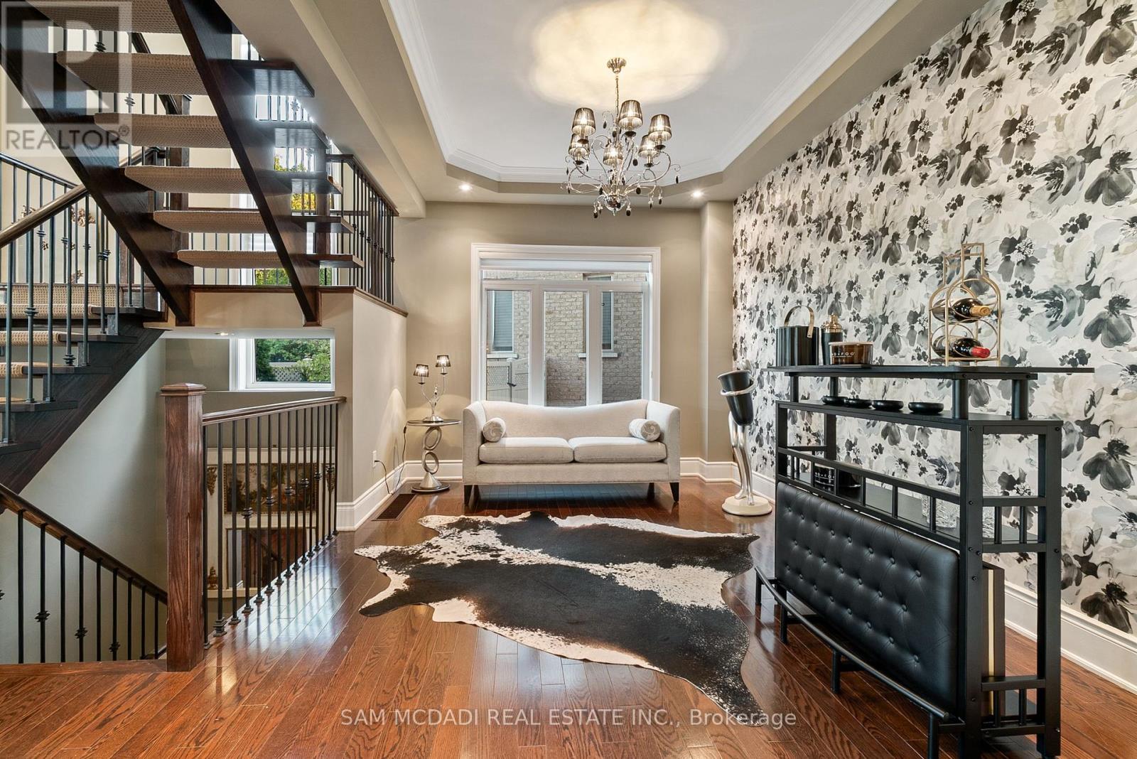 1220 Milna Drive, Oakville, Ontario  L6H 0A8 - Photo 6 - W12424229