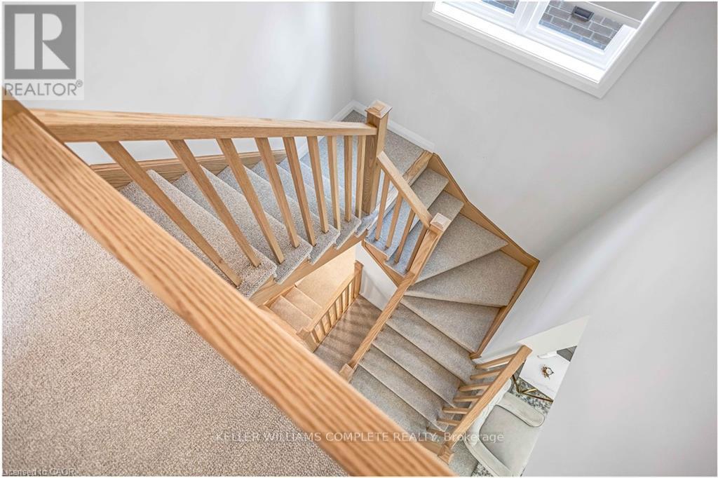 92 Shady Oaks Trail, Hamilton, Ontario  L9B 0K6 - Photo 18 - X12424162