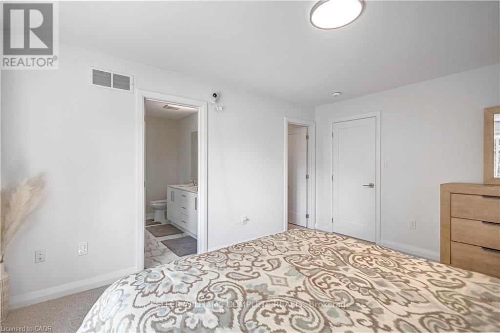 92 Shady Oaks Trail, Hamilton, Ontario  L9B 0K6 - Photo 20 - X12424162