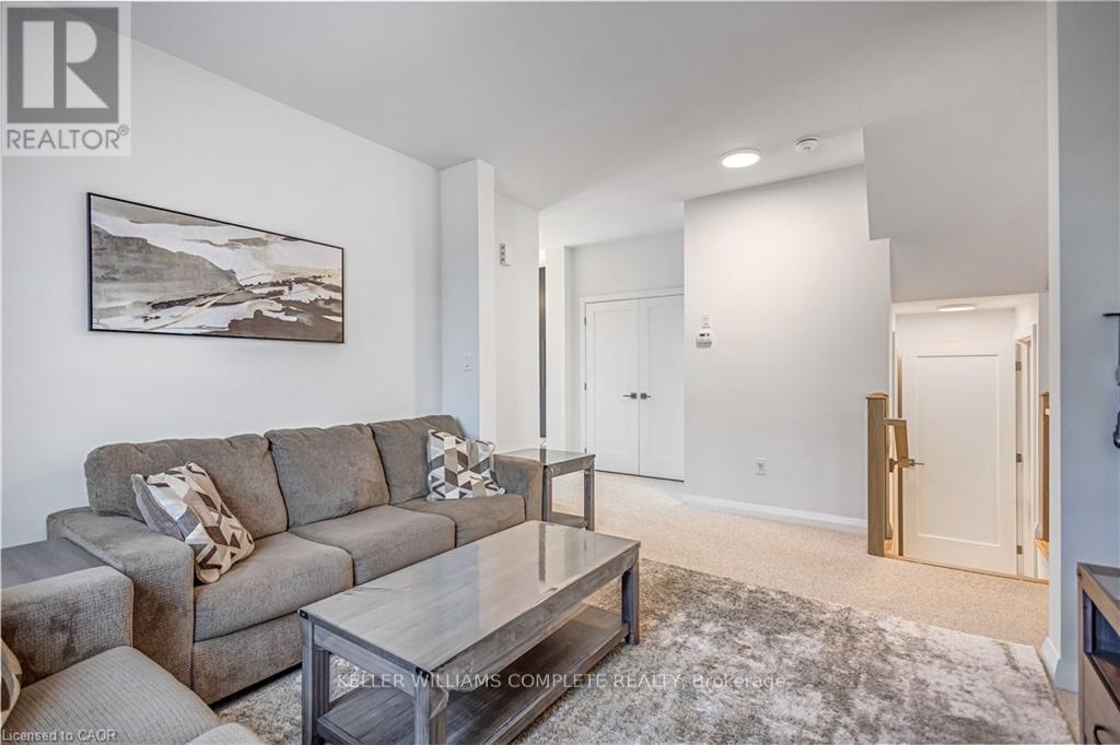 92 Shady Oaks Trail, Hamilton, Ontario  L9B 0K6 - Photo 6 - X12424162