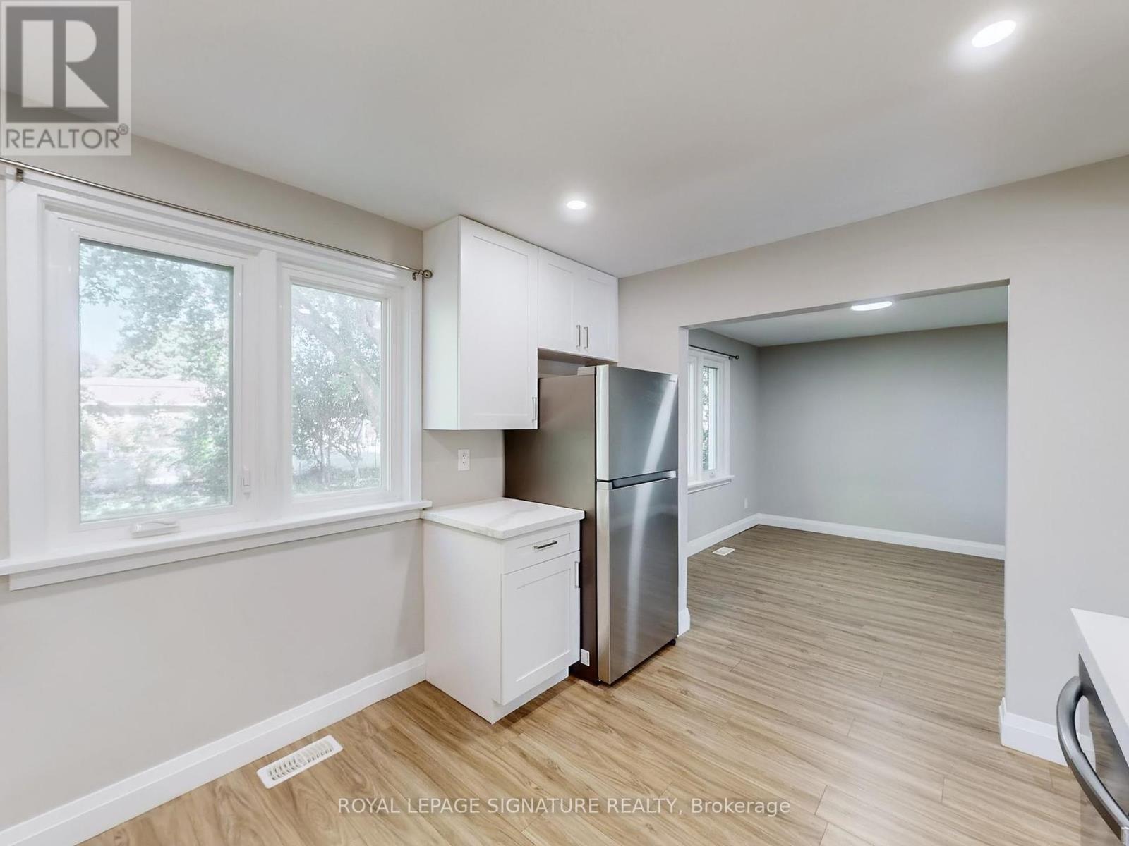 22 Sherwood Avenue, Kitchener, Ontario  N2B 1J9 - Photo 11 - X12424207
