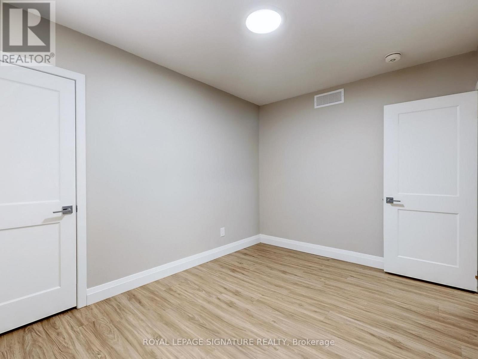 22 Sherwood Avenue, Kitchener, Ontario  N2B 1J9 - Photo 17 - X12424207