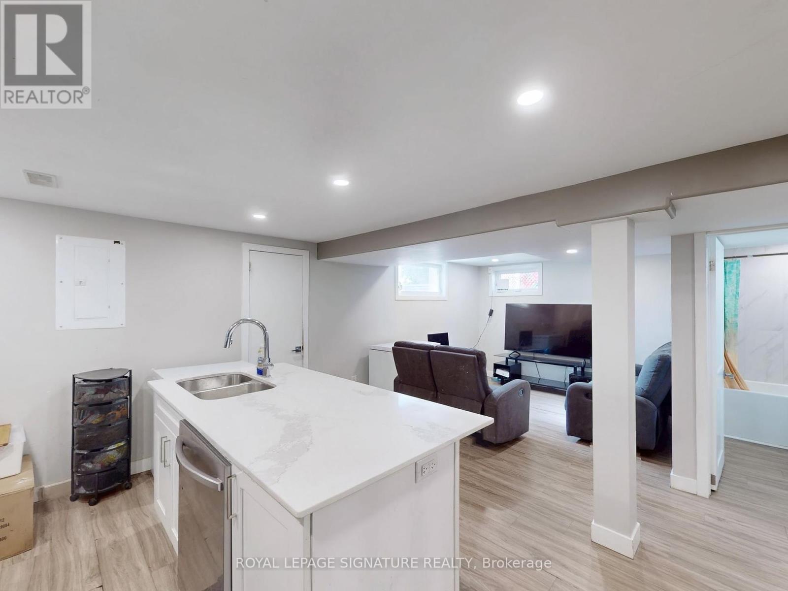 22 Sherwood Avenue, Kitchener, Ontario  N2B 1J9 - Photo 30 - X12424207